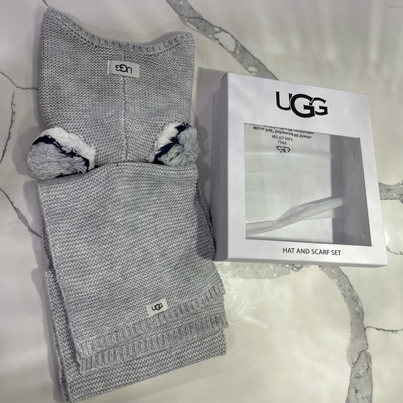 UGG Hat & Scarf Set - Picture 3 of 6